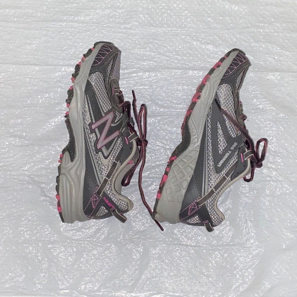 New Balance 411v2 Women's Athletic Shoes in Gray and Pink Size 6.5